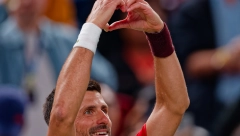 ZA MENE JE, ZA MENE Snimak iz Kine oduševio čitavu planetu: Novak ga pobedio, pa priredio poklon Italijanu koji će zauvek pamtiti (VIDEO)