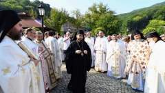 "NAROD ĆE U NEDELJU MOĆI DA DOTAKNE MOŠTI SVETOG JAKOVA" Iguman manastira Tumane otkriva kako je dvostruki doktor nauka postao čudotvorac