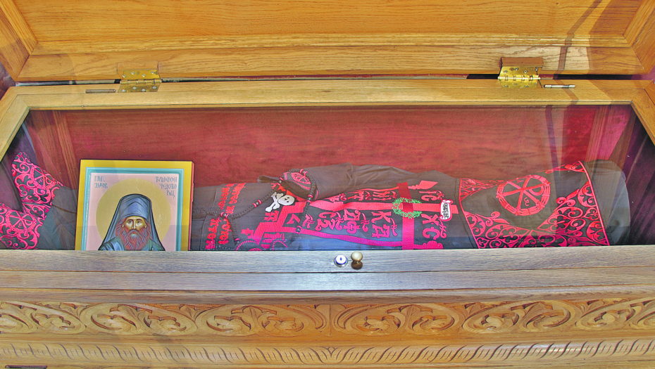 TUMANSKI SVETITELJ U NEDELJU BLAGOSILJA VERNI NAROD Desetogodišnjica otkrivanja moštiju Svetog Jakova