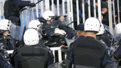 TENZIJE U LESKOVCU Tuča navijača i policije pred meč Srbije i Švajcarske