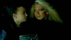 Klinac u Karleušinom spotu za pesmu ''Samo za tvoje oči'' je zapravo njen brat, evo kako on danas izgleda i u kakvom su odnosu