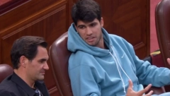 ISPAO SA TURNIRA, ALI OSTAO DA GLEDA ŠAMPIONA Alkaraz prati finale Đokovića i Sinera, društvo mu pravi Federer