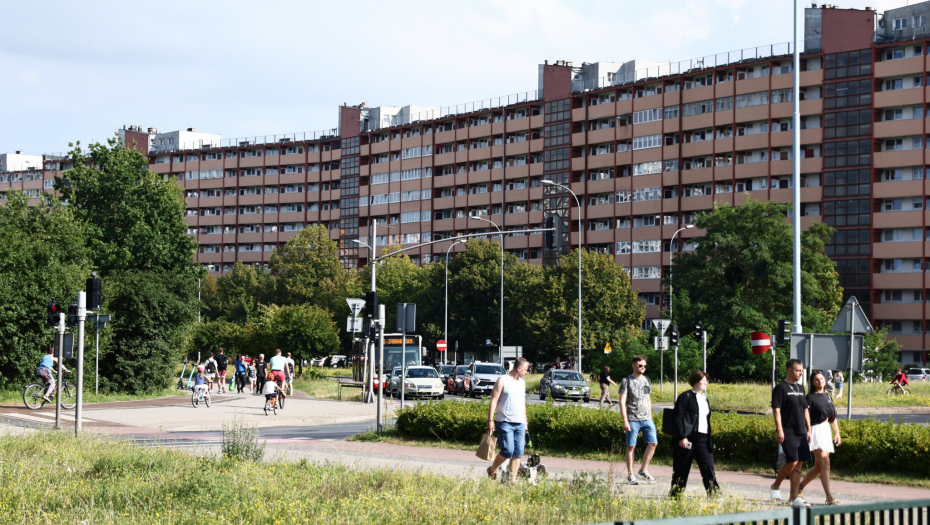 SOCIJALISTIČKA GRDOSIJA Znate li gde se nalazi najveća stambena zgrada u Europi? - U njoj živi 6000 ljudi