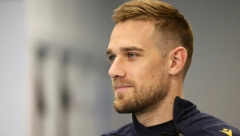 VELIKI ROĐENDANSKI INTERVJU Elšnik za sport.alo o jednom pozivu sa "Marakane" koji je sve promenio, voditeljskom poslu, najlepšoj životnoj ulozi, pobedi protiv Partizana, Ligi šampiona...?