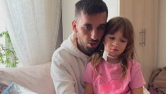 OVA DEVOJČICA IZ BIH JE DRŽALA MAMU ZA RUKU KAD JE STRADALA U POPLAVI Ona i njen tata su sada na teškim mukama