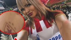 ONA VOLI ZVEZDU! LEPA RUMUNKA ISTETOVIRALA GRB Loret je fudbalski agent, zaljubljena u novinarstvo i Beograd, a raskrinkala je Ivanu Knol