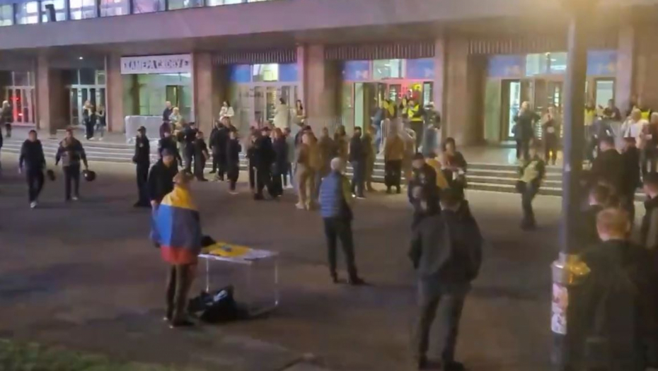 POLICIJA UPALA U NOĆNI KLUB U KIJEVU Muzika se prekida, a onda počinje haos: Bežite od mene! (VIDEO)