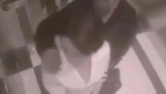 ŽENU NAPASTVOVAO MANIJAK U LIFTU O njenoj reakciji svi bruje, šok