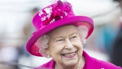 BILA JE BRŽA OD ŠUMAHERA Kraljica Elizabeta je i u starosti obožavala da vozi auto, ali je ovaj horor naterao da prestane