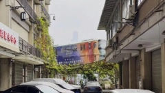 TIKTOKER ŽIVI NA 18 SPRATU BEZ LIFTA Put do posla mu je kao spuštanje u pakao VIDEO