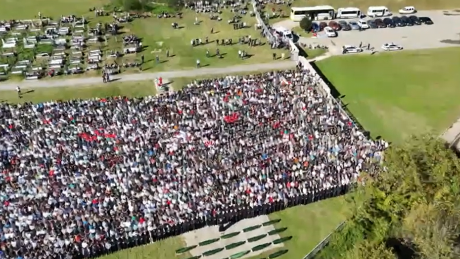 HILJADE LJUDI KLANJALO DŽENAZU ZA 19 STRADALIH U POPLAVAMA Čovek koji je ostao bez trudne žene grcao u suzama!