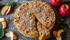 TORTA SA JABUKAMA ZA SAMO 5 MINUTA Mekana kao duša, a raspametiće sve sladokusce