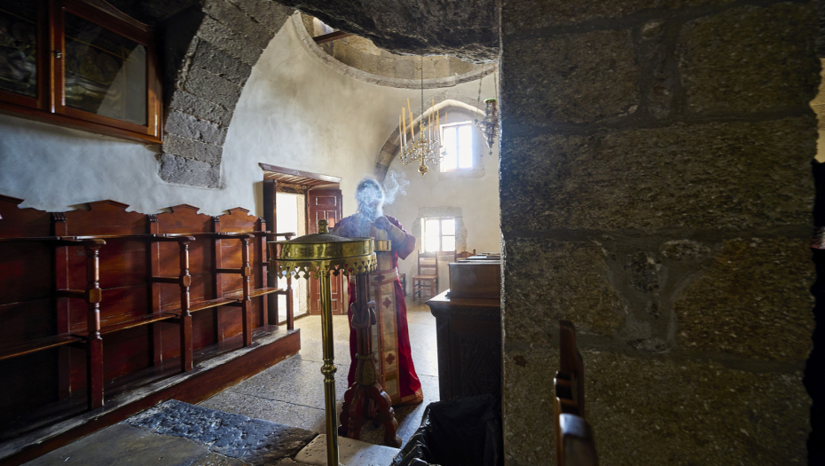 POP PAO ZBOG EGZORCIZMA Po ritualu uzimao 800 evra