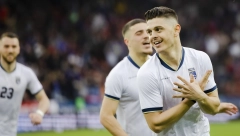 "POKAZALI SMO DA JE OVO ZEMLJA ALBANACA" Sraman transparent navijača tzv. Kosova, umesto osude, oni ih veličaju! (FOTO)