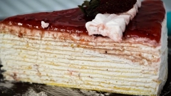 BELA ROZEN TORTA SLAĐA OD KLASIČNE Prva će nestati sa trpeze, a nema ko neće uzeti dodatno parče