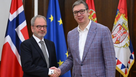 "RAZMOTRILI SMO KLJUČNE TEME": Vučić razgovarao sa specijalnim izaslanikom Kraljevine Norveške za Zapadni Balkan (FOTO)