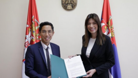 Vujović uručila prvu dozvolu za emisije gasova s efektom staklene bašte beogradskom Aerodromu Nikola Tesla