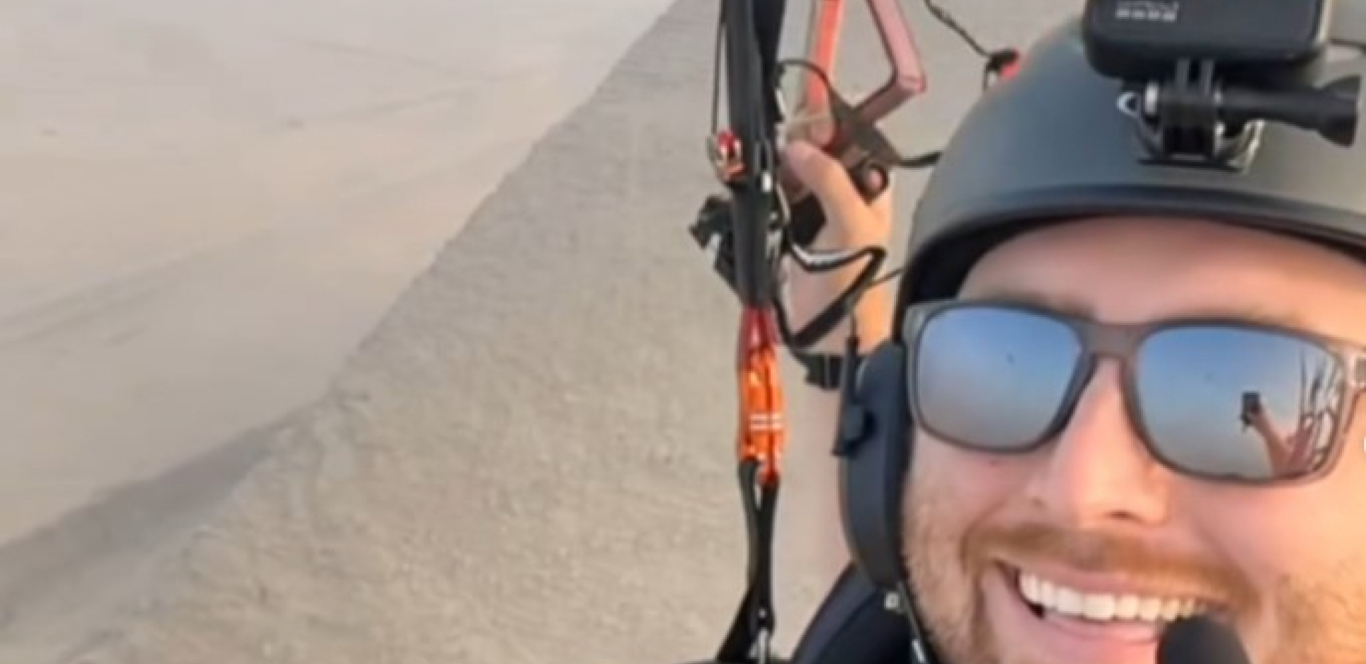 LETEO PARAGLAJDEROM IZNAD KEOPSOVE PIRAMIDE Video da se nešto pomera na vrhu, korisnici društvenih mreža zaprepašćeni! (VIDEO)