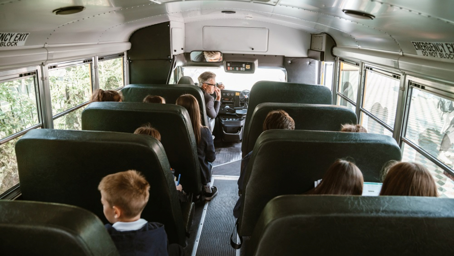 DRAMA U BEOGRADU Deca iz vrtića krenula na izlet, roditelji tvrde da se zapalio autobus