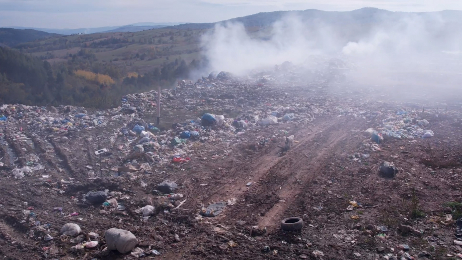 NESNOSAN SMRAD ŠIRI SE KROZ SELA Ponovo se zapalila deponija Goveđak kod Sjenice (FOTO)