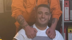 DARKO LAZIĆ OPET ŠOKIRA! Pogledajte kako pevač izgleda u radnom odelu, i kolegu ubacio u biznis