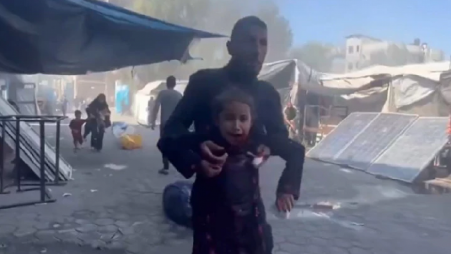SABLASNE SCENE U GAZI! U izraelskom napadu poginulo 19 ljudi, požar bukti od šatora do šatora! (UZNEMIRUJUĆI VIDEO)