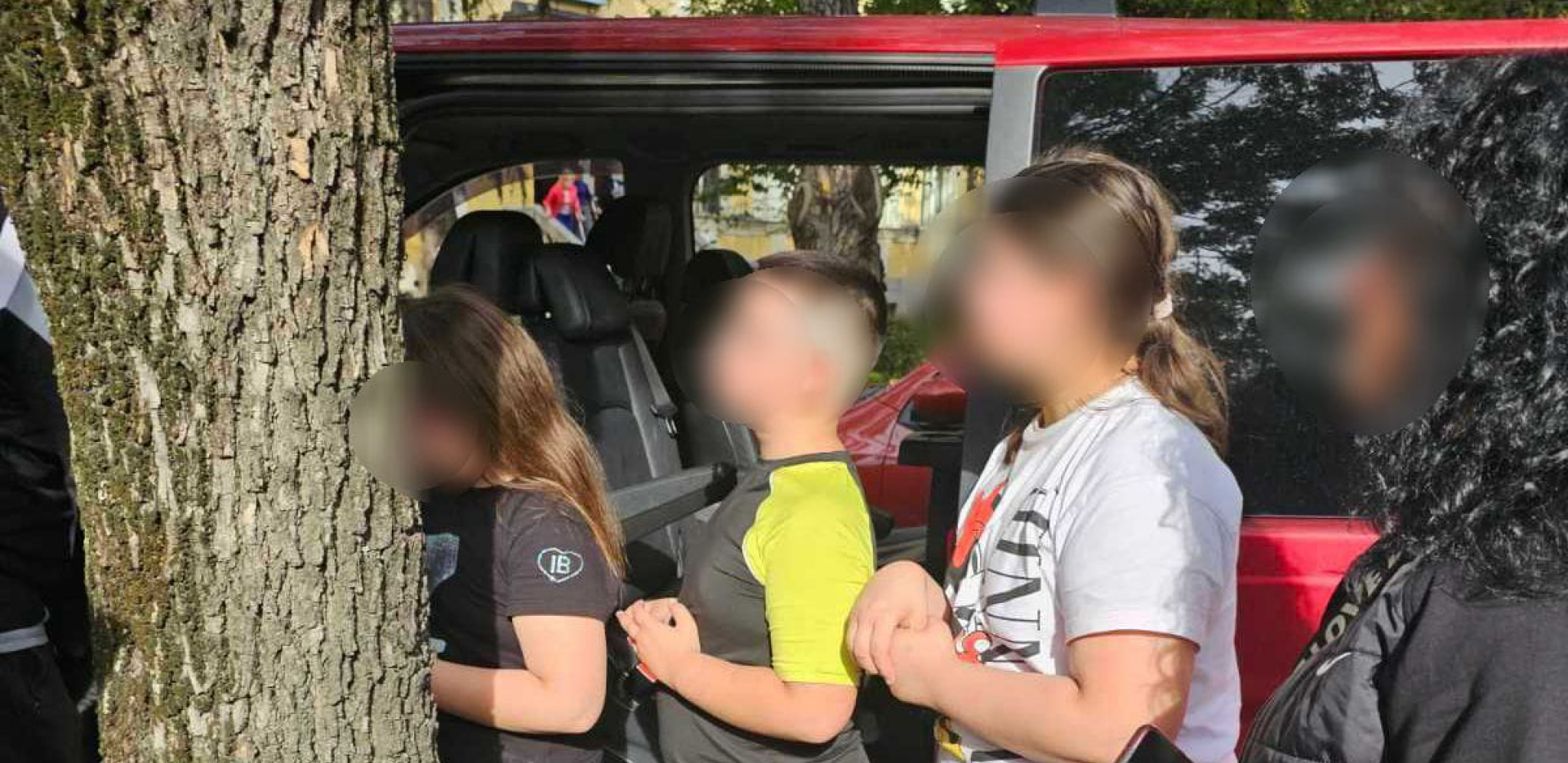 OTETA RUMUNSKA DECA SE VRATILA KUĆI   Pored njih  rumunskoj policiji predat je i njihov otac