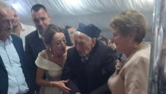 SRPSKO VESELJE KAKVO SE ODAVNO NE PAMTI Deda i praunuk okupili 500 zvanica, a na ražanj zna se šta ide - pekla su ga tri majstora (FOTO)