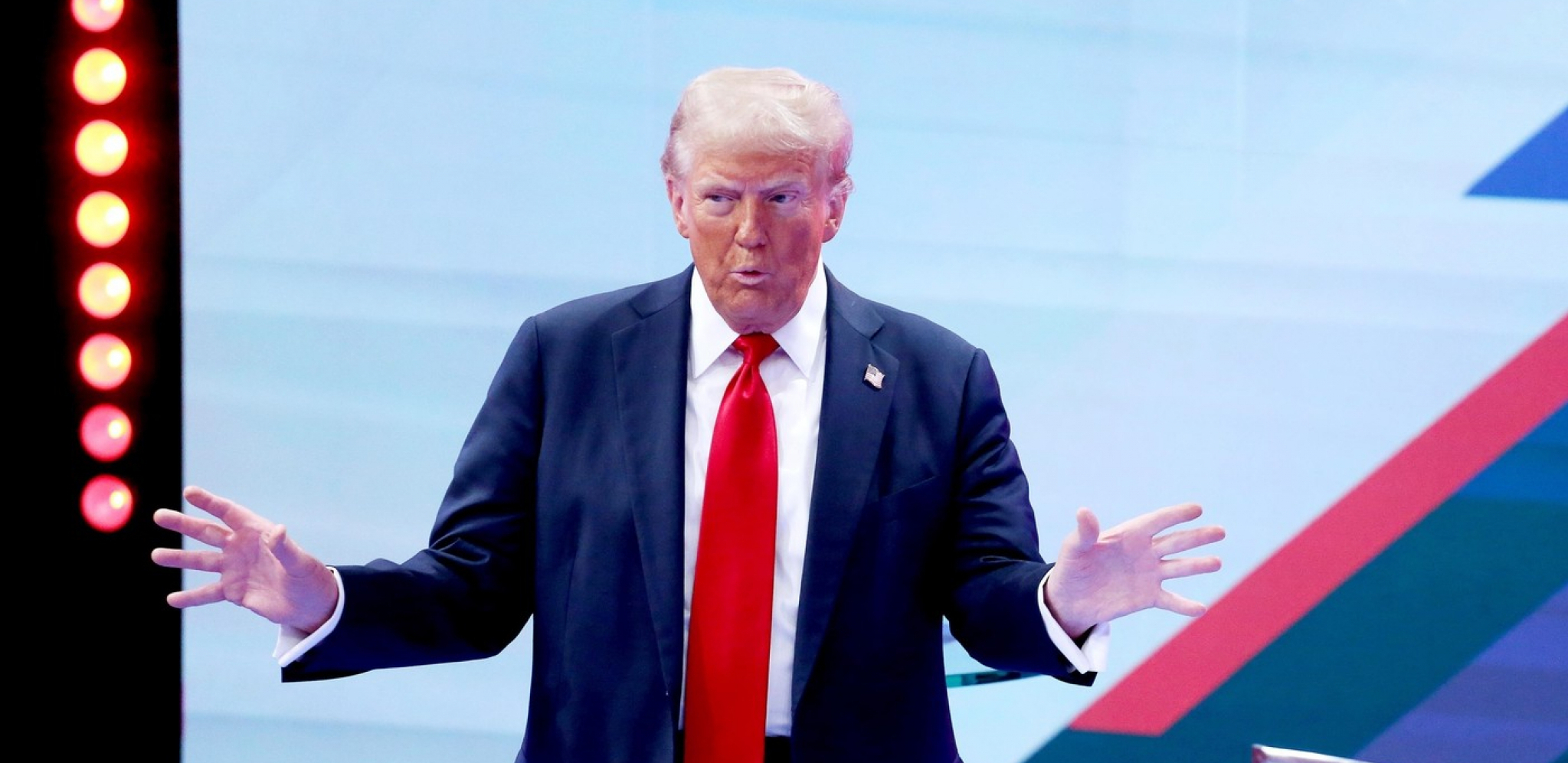 DONALD TRAMP ZAPENIO OD BESA Bez dlake na jeziku opleo po filmu o njemu, a komentar o Ivani Tramp je uzdrmao svet!