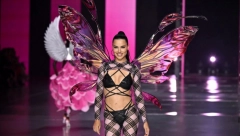 "JEDNA LOŠE HODA, A DRUGA JE NEHARIZMATIČNA, NIJE IM MESTO TU" Kreatorka Natalija nije štedela sestre Hadid, pa se dotakla i bivše srpske snajke