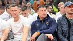 CRVENO-BELA PORODICA Ovacije Vladanu Milojeviću u punoj Areni, uz košarkaše Zvezde i Duško Tošić