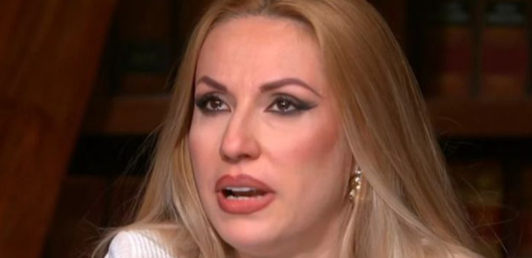 PORTRET RADE MANOJLOVIĆ I POKOJNE MAJKE STVARA KNEDLU U GRLU! Pevačicu slomile emocije gledajući sliku: ''Živiš kroz nas, obećavam''