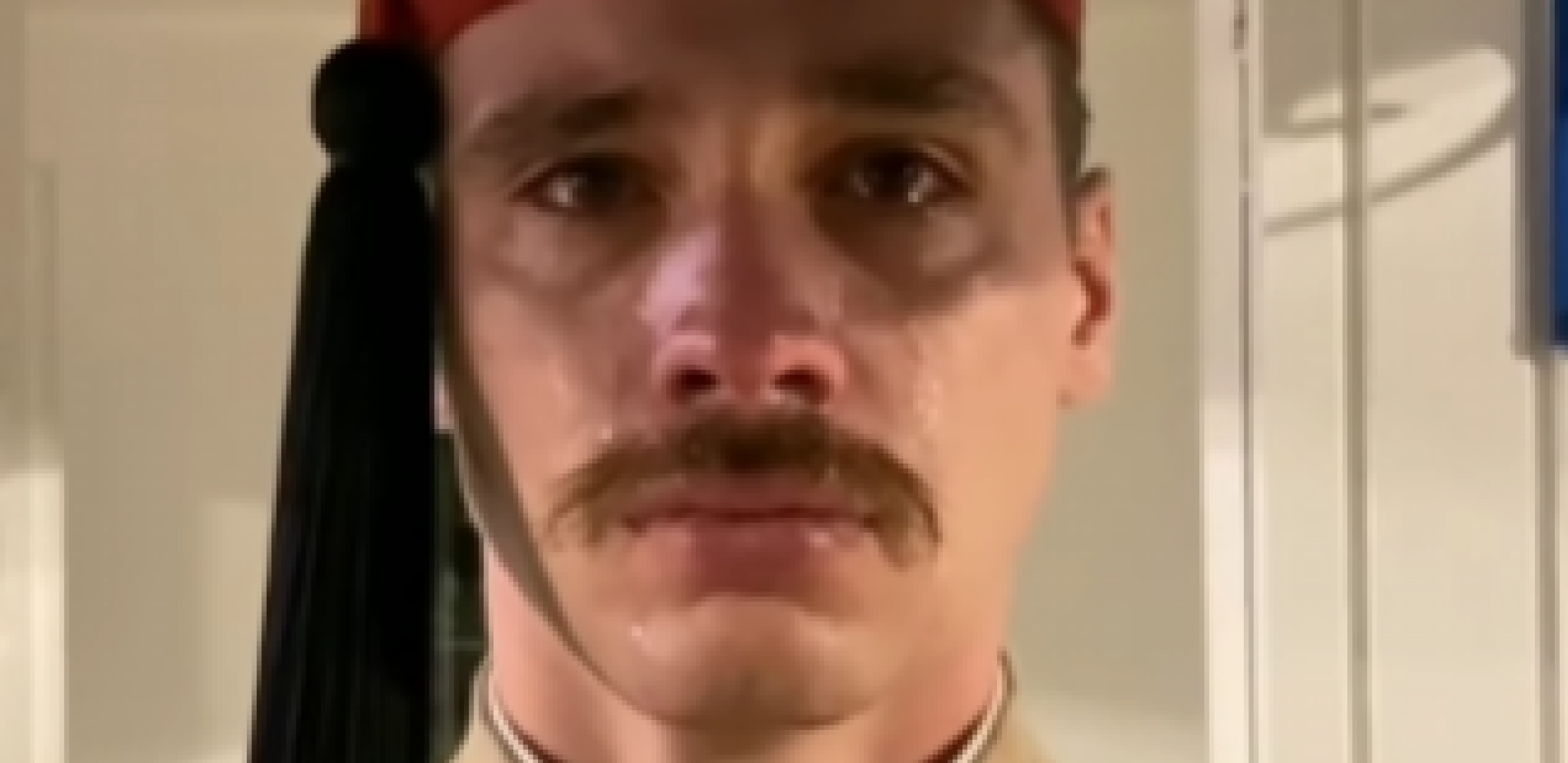 CEO BALKAN PRIČA O OVOM GRČKOM VOJNIKU: Gardista u uniformi, a suza suzu stiže! Sestra otkrila ŠTA je razlog, da se naježiš! (VIDEO)