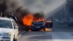 VATRA "PROGUTALA" CEO AUTO Drama na Karaburmi, plamen i dim kuljaju na sve strane (VIDEO)