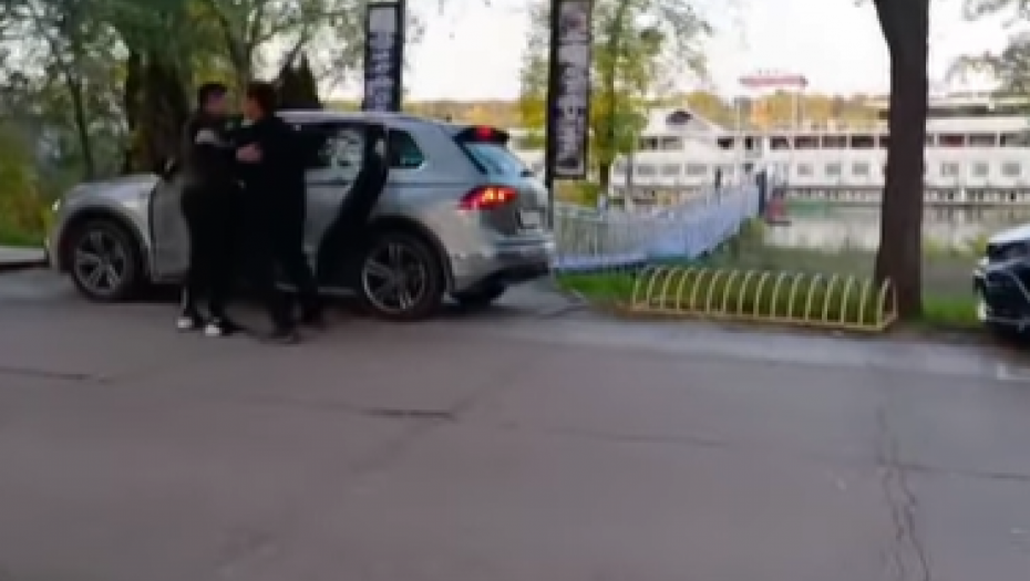 STRANCI URINIRALI PRED DECOM NA ZEMUNSKOM KEJU Umalo obračun: "Hteli su da se biju"