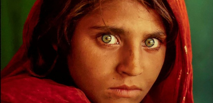 DEVOJČICI SA ZELENIM OČIMA PRE 40 GODINA DIVIO SE CEO SVET, POGLEDAJTE KAKO DANAS IZGLEDA "Ta fotografija mi je uništila život" (FOTO)