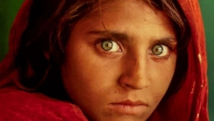 DEVOJČICI SA ZELENIM OČIMA PRE 40 GODINA DIVIO SE CEO SVET, POGLEDAJTE KAKO DANAS IZGLEDA "Ta fotografija mi je uništila život" (FOTO)