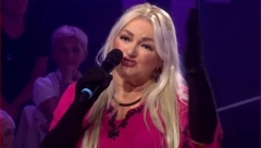 MAJKA POKOJNE PEVAČICE SE SLOMILA USRED EMISIJE! Pojavila se u muzičkom takmičenju: "Ne daj Bože doživetu tu bol"