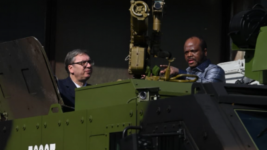 SA PONOSOM SAM UPOZNAO NJEGOVO VISOČANSTVO SA NAJNOVIJIM DOSTIGNUĆIMA SRPSKE VOJNE INDUSTRIJE Vučić sa Msvatijem obišao Vojnotehnički institut