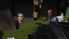 SA PONOSOM SAM UPOZNAO NJEGOVO VISOČANSTVO SA NAJNOVIJIM DOSTIGNUĆIMA SRPSKE VOJNE INDUSTRIJE Vučić sa Msvatijem obišao Vojnotehnički institut