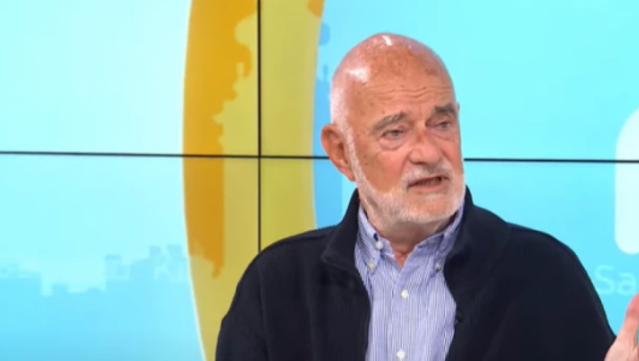 SALONSKI OPOZICIONAR LJUT NA BEOGRAĐANE JER SU ZADOVOLJNI ŽIVOTOM: Srećni su jer imaju kola, radna mesta i stanove! To treba rešiti brutalno, mačem! (VIDEO)