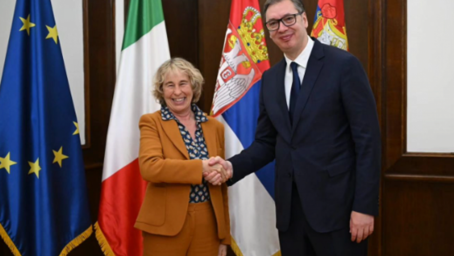 VUČIĆ SE SASTAO SA STEFANIJOM KRAKSI Italija pruža podršku Srbiji na putu ka članstvu za EU
