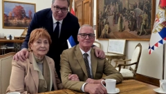 PREDSEDNIK VUČIĆ OBJAVIO SLIKU SA RODITELJIMA, ZAJEDNO SU U PREDSEDNIŠTVU Poslao jaku poruku ONIMA KOJU SU MU NAPALI MAJKU