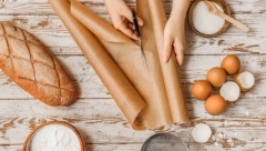 OVAJ TRIK KORISTE PROFESIONALNI KUVARI I ZA TO IMAJU DEBEO RAZLOG Papir za pečenje stavljaju na dno pećnice, evo i zašto