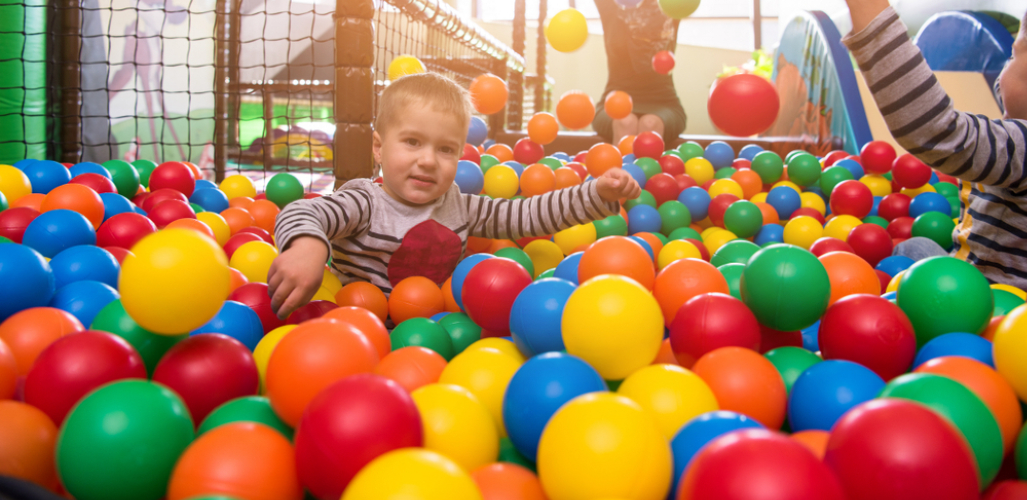 SABLASNA SCENA U DEČIJOJ IGRAONICI Roditelji u Velikoj Britaniji zgroženi prizorom, zar je ovo za decu namenjeno? (FOTO)