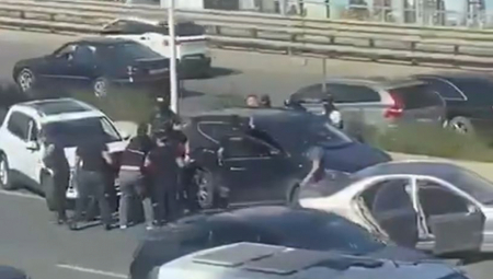 10 SPECIJALACA GA ČUPALO IZ KOLA Pojavio se snimak iz Tirane, evo kako je uhapšen Iljir Meta (VIDEO)