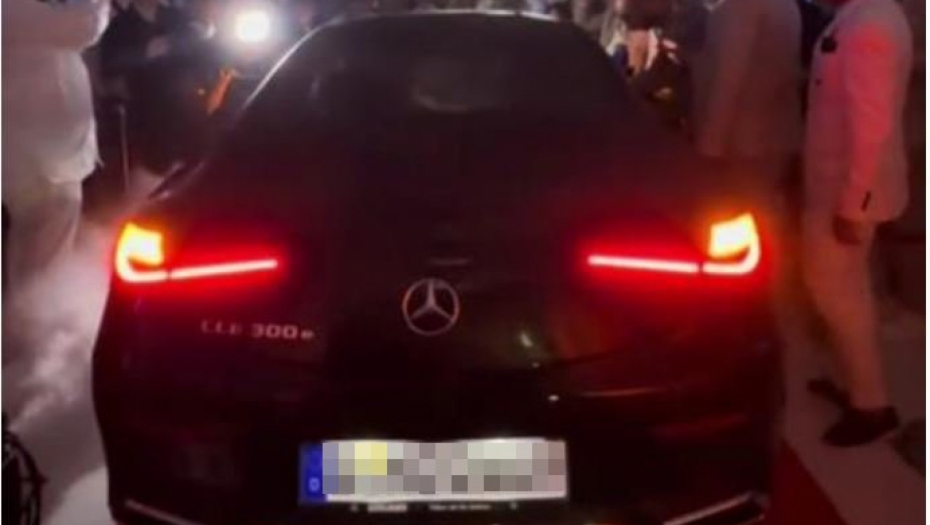 DOBRODOŠLI NA ŠOKANTNU ROMSKU PROSLAVU ROĐENDANA! "Vila od 600 kvadrata, skupoceni auto, a od DEDE stan u Beogradu i kilogrami zlata" (VIDEO)
