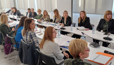 ODRŽAN OKRUGLI STO U OKVIRU JAVNE RASPRAVE O NACRTU ZAKONA O POŠTANSKIM USLUGAMA Novim zakonskim rešenjem će se stvoriti uslovi za dalji razvoj tržišta poštanskih usluga (FOTO)
