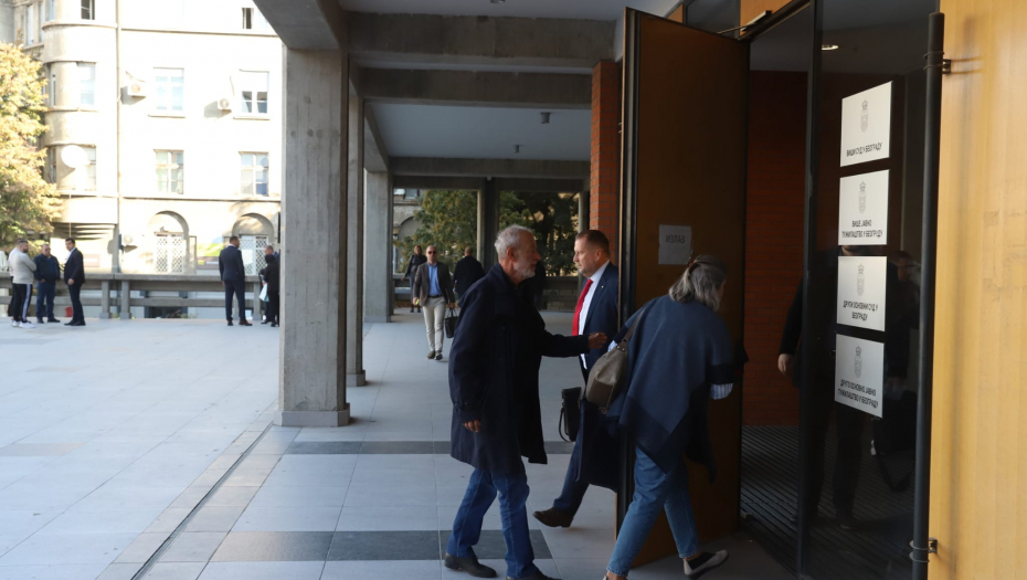 MIKA ALEKSIĆ PROMENIO LIČNI OPIS DO NEPREPOZNATLJIVOSTI! Kad je ušao u sud niko nije mogao da veruje! (VIDEO)