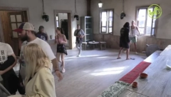 UČESNIK DOŽIVEO NERVNI SLOM, DEMOLIRA FARMU! Strašne scene u rijalitiju, lomi sve pred sobom, pojavio se snimak haosa! (VIDEO)